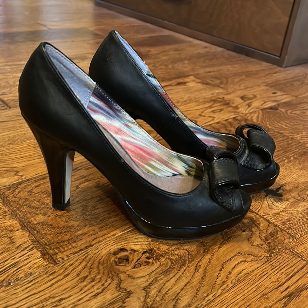 Women’s madden girl black heels size 7